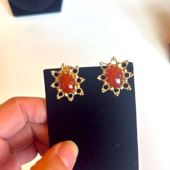 Vintage Elegant Gold and Orange Jewelry Set - Picture 3 of 8